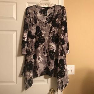 Premise Floral Light Sweater Shark Bite Top